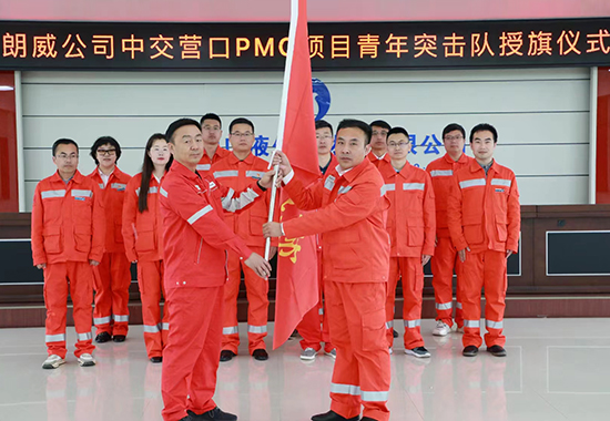 授旗仪式1 拷贝.jpg